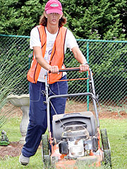 Runaway Bride Does Her Community Service