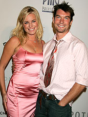 Rebecca Romijn, Jerry O'Connell Engaged