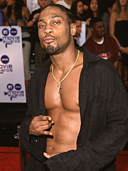 Singer D'Angelo Home After Car Crash