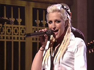 Ashlee Simpson Makes SNL Comeback | Ashlee Simpson