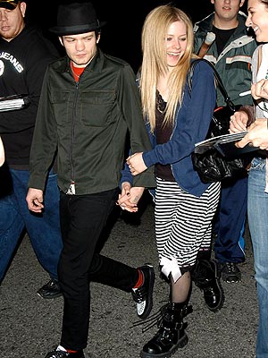 SIGNATURE REQUIRED photo Avril Lavigne Deryck Whibley