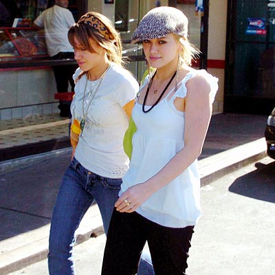 SIBLING REVELRY photo | Haylie Duff, Hilary Duff