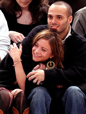 PLAY MATES photo | Mary-Kate Olsen