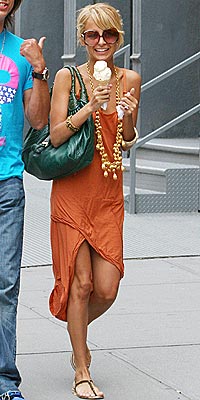 GETTING THE SCOOP photo | Nicole Richie