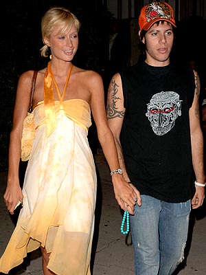 SHOW OF AFFECTION photo | Paris Hilton, Paris Latsis