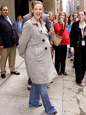 PREGNANT PAUSE photo | Jennifer Garner
