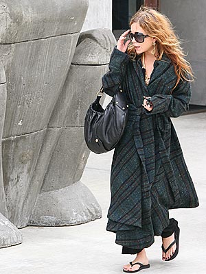 SCHOOL'S OUT photo | Mary-Kate Olsen