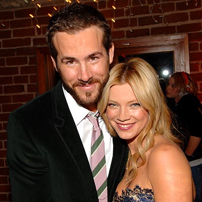 CLOSE 'FRIENDS' photo | Amy Smart, Ryan Reynolds