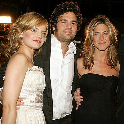 STARTING A 'RUMOR' photo | Jennifer Aniston, Mark Ruffalo, Mena Suvari