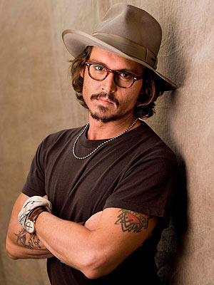 http://img2.timeinc.net/people/i/2006/celebdatabase/johnnydepp/johnny_depp1_300_400.jpg