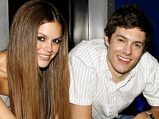 adam brody rachel bilson kiss