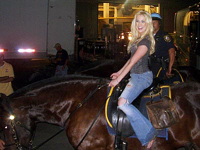 GIDDY-UP  photo | Kellie Pickler