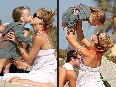 HER LITTLE ONE photo | Kate Hudson