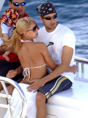 anna kournikova enrique iglesias. Ring with anna kournikova