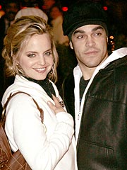 Mena Suvari Steps Out with New Beau | Mena Suvari