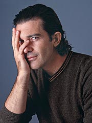 Antonio Banderas Puts On His Dancing Shoes | Antonio Banderas