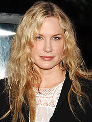 http://img2.timeinc.net/people/i/2006/news/060626/daryl_hannah2.jpg