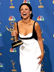 Backstage at Emmys: Winners & Smokers| Primetime Emmy Awards 2006, Julia Louis-Dreyfus, Kiefer Sutherland, Mariska Hargitay, Megan Mullally, Steve Carell