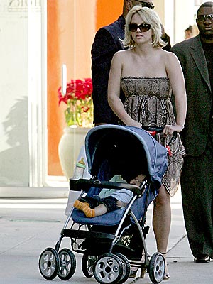 WHEELIN' AROUND photo | Britney Spears