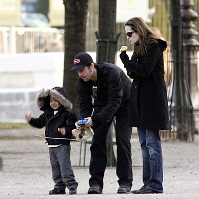 WHEEL GOOD MOVES photo | Angelina Jolie, Brad Pitt