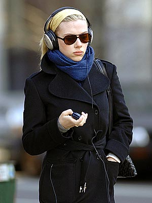 PHONING IT IN photo | Scarlett Johansson