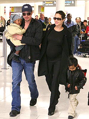 FAMILY TRIP photo | Angelina Jolie, Brad Pitt