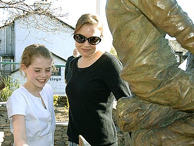 PAYING TRIBUTE photo | Renee Zellweger