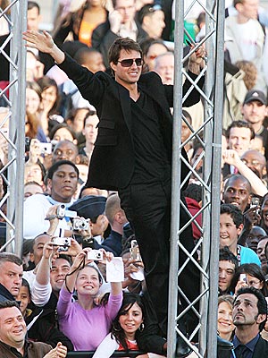 REACHING NEW HEIGHTS photo | Tom Cruise