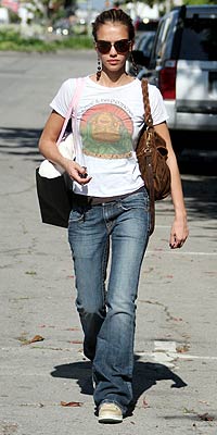 BUDDHA BELLY photo | Jessica Alba