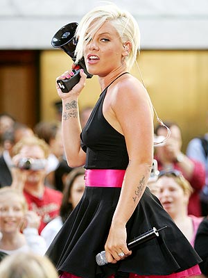 ROCKING THE PLAZA photo | Pink