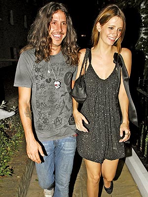 OVERSEAS REUNION photo | Mischa Barton