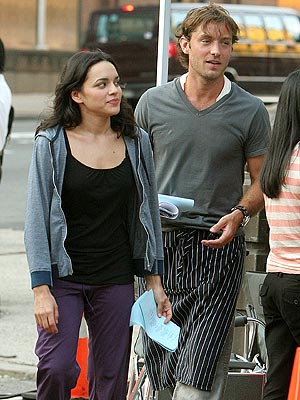MUFFIN MAN photo | Jude Law, Norah Jones
