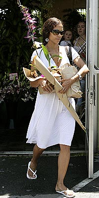 GREEN THUMB photo | Halle Berry