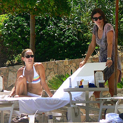 THE PERFECT SETUP photo | Courteney Cox, Sheryl Crow