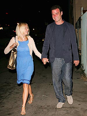 HAND LOCKED photo | Liev Schreiber, Naomi Watts