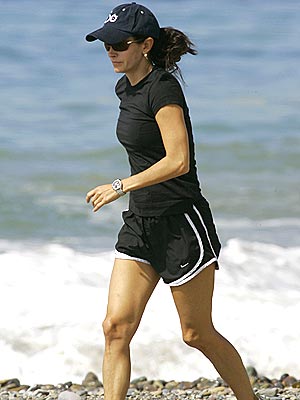 'FRIEND'-LY FITNESS  photo | Courteney Cox