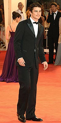 MAN IN 'BLACK' photo | Josh Hartnett