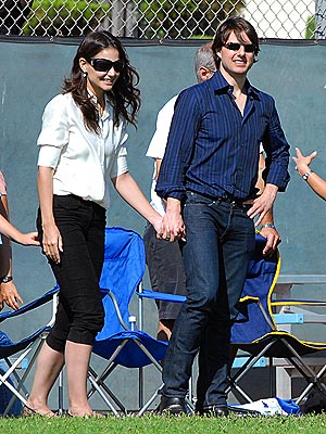 CHEERING SQUAD photo | Katie Holmes, Tom Cruise