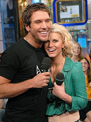 COZY COWORKERS  photo | Dane Cook, Jessica Simpson