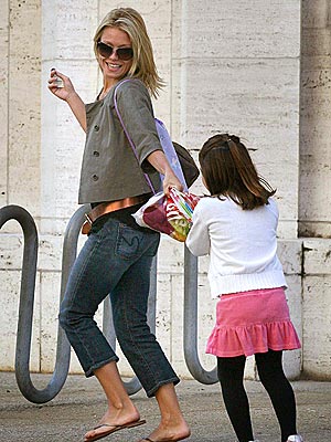 TUG IT OUT photo | Kelly Ripa