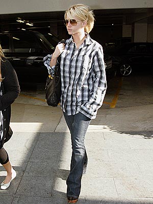 SHOWING HER STRIPES photo | Jessica Simpson