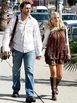 FAMILY PLANNING  photo | Dean McDermott, Tori Spelling