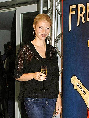 BUBBLING OVER  photo | Gwyneth Paltrow