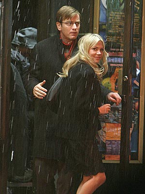 WEATHERING THE STORM  photo | Ewan McGregor, Michelle Williams (Actress)