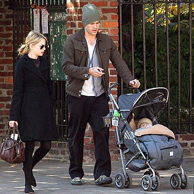 STROLLER SET photo | Heath Ledger, Michelle Williams (Actress)