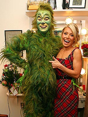 A FESTIVE MOOD photo | Kelly Ripa