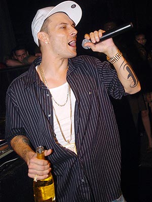 MICROPHONE CHECK photo | Kevin Federline