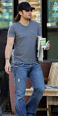 CHARGING AHEAD photo | Keith Urban