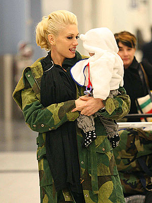 BUNDLED UP  photo | Gwen Stefani