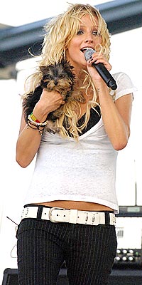 SING-A-LONG photo | Ashlee Simpson